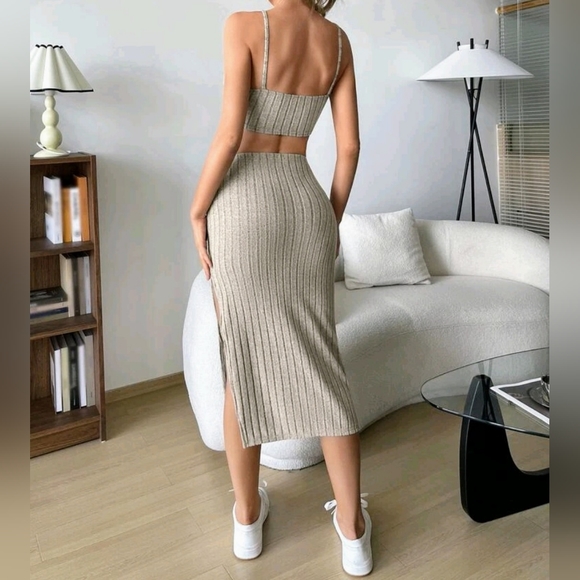 Split thigh Skirt W Cami Top - Picture 4 of 4